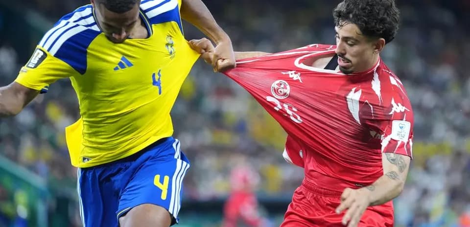 Sweden player competing against Tunisia player