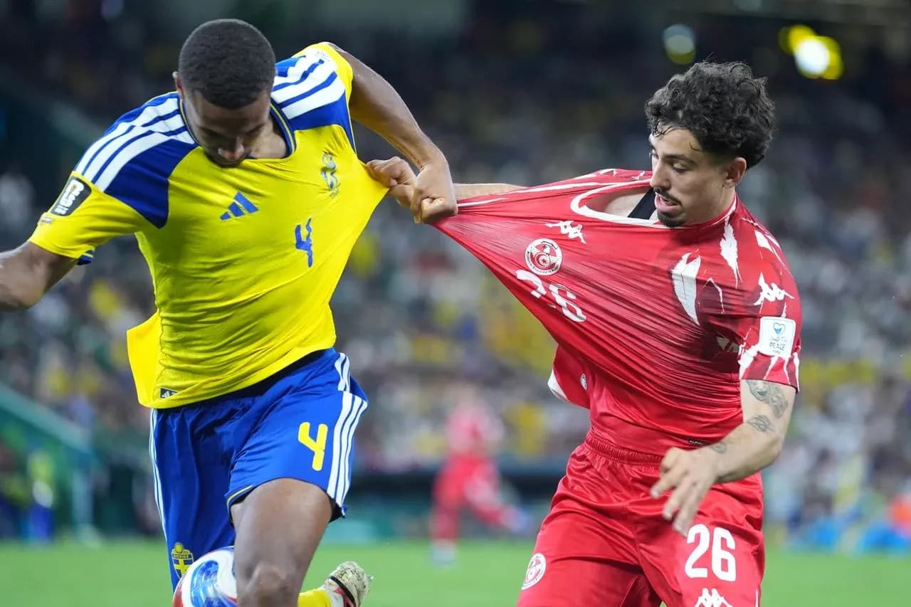 Sweden player competing against Tunisia player