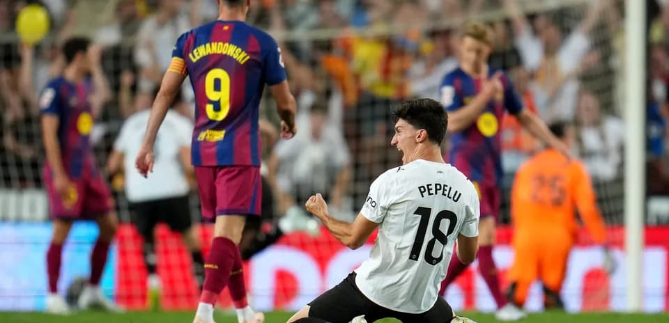 Pepelu celebrating goal during Valencia vs Barcelona