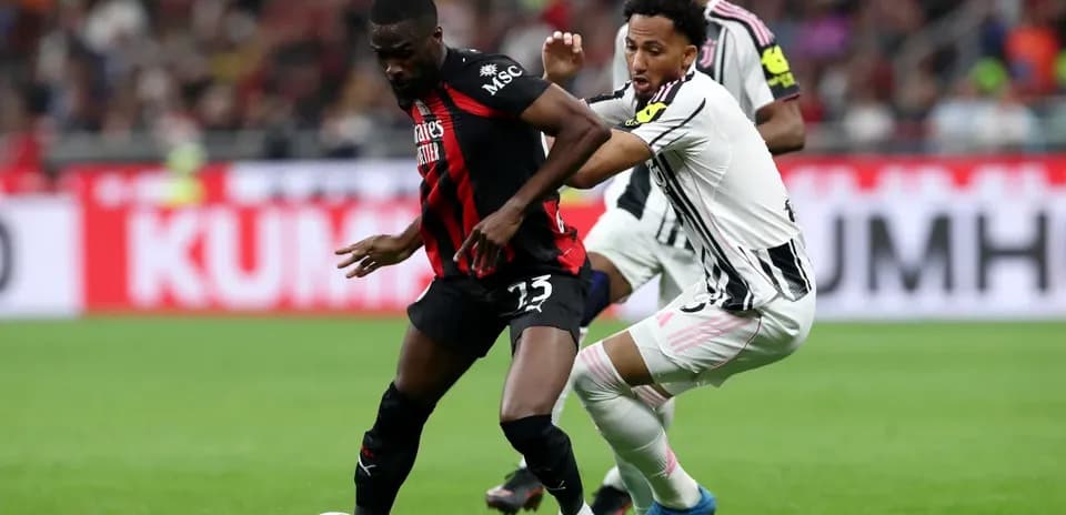 Players battling for possession during Serie A match
