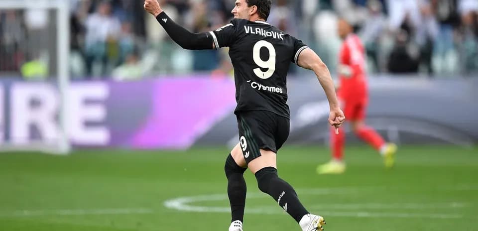 Dusan Vlahovic celebrating goal during match