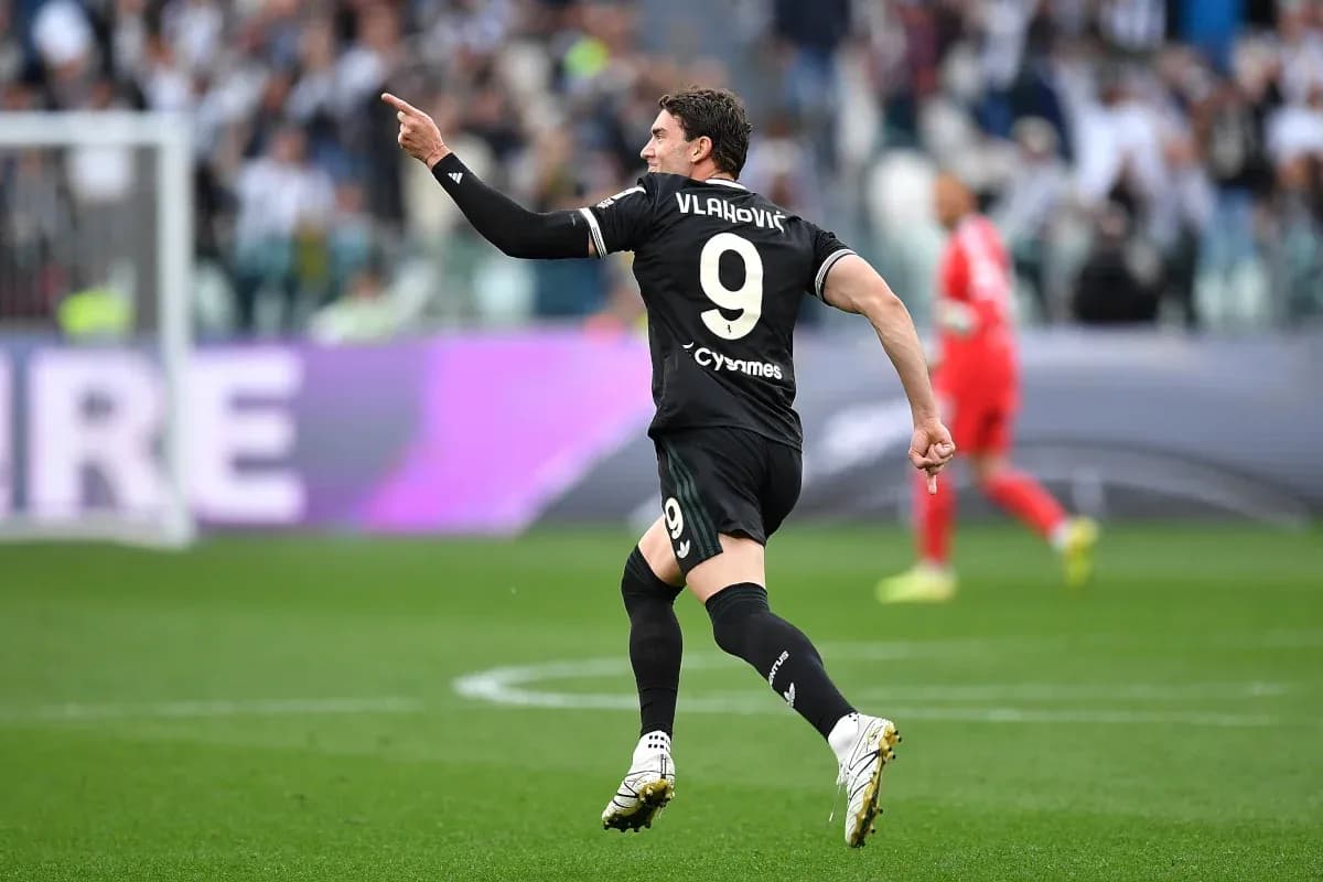 Dusan Vlahovic celebrating goal during match