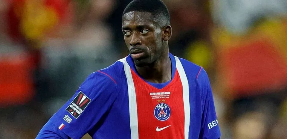 Player in PSG jersey during match