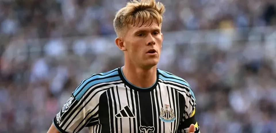 Newcastle player running on the pitch during match