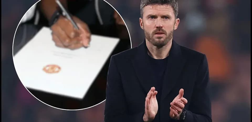 Michael Carrick clapping during a signing event