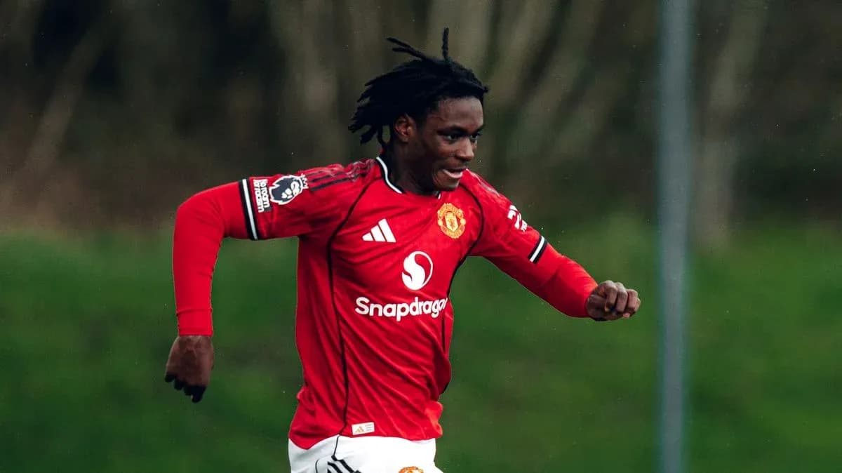 Player running in Manchester United red jersey