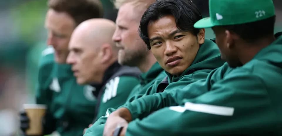 Players sitting on bench during match observation