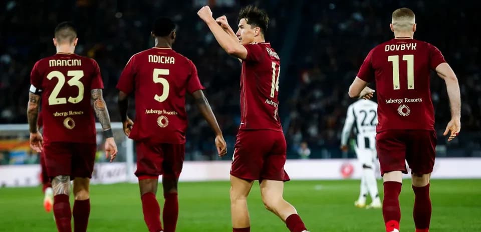 AS Roma players celebrating during match