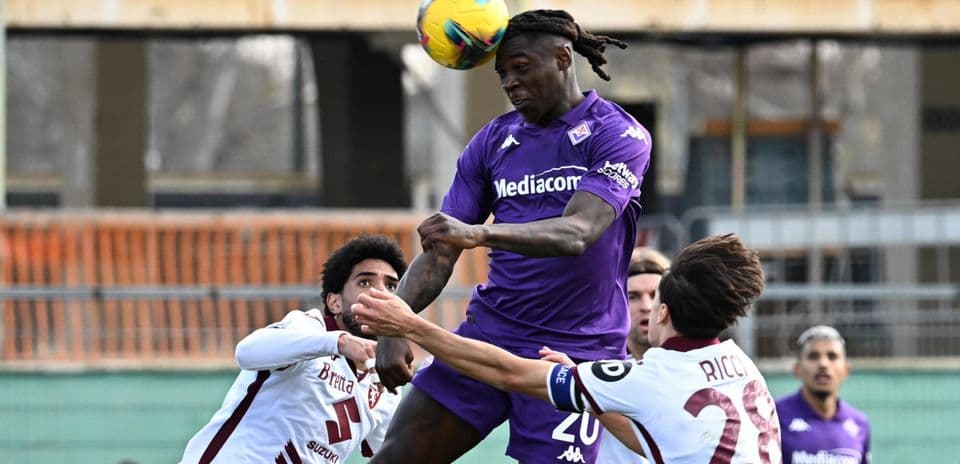 Moise Kean scores for Fiorentina.