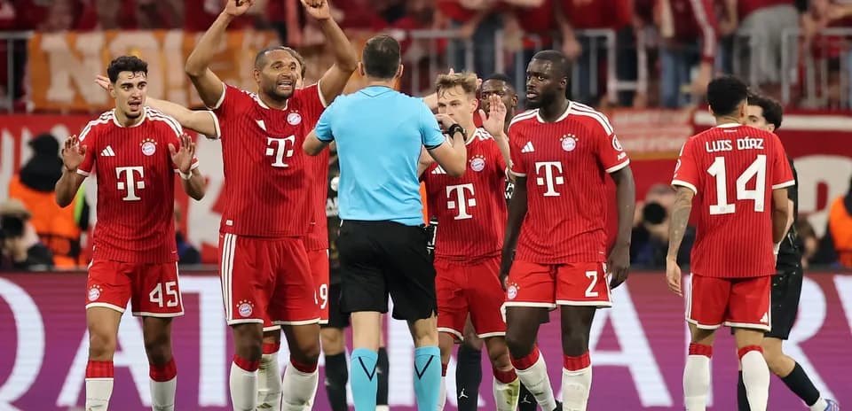 Bayern players arguing with referee during match
