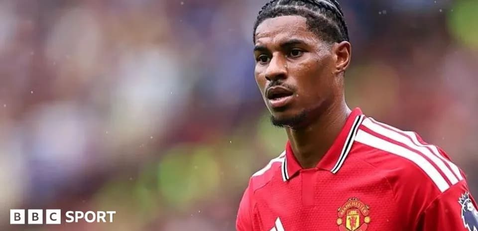 Player in red Manchester United jersey on field