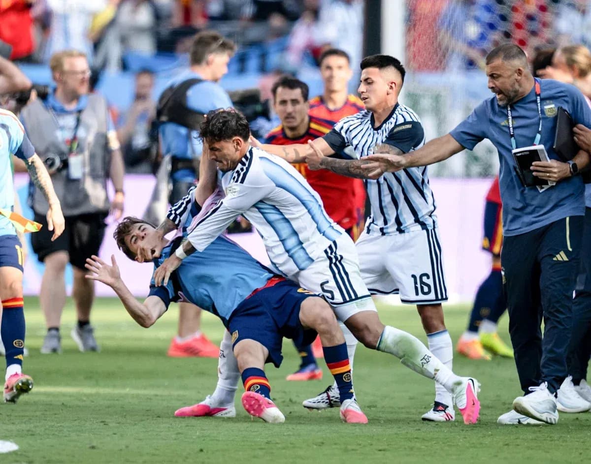 Players from Argentina and Spain in a scuffle