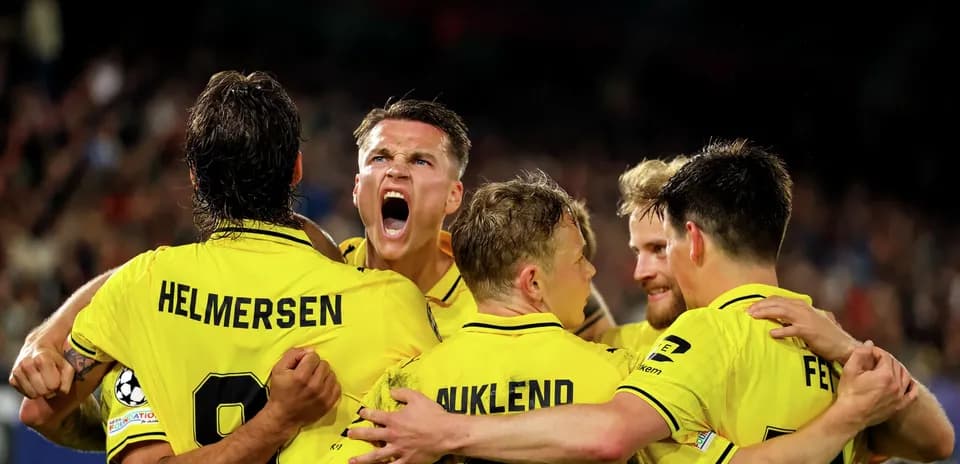 Borussia Dortmund players celebrating a goal