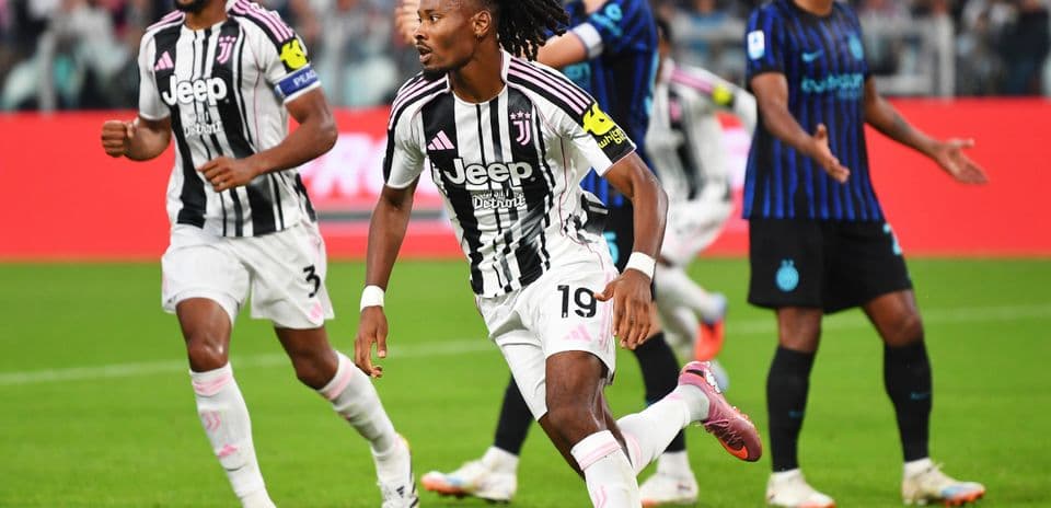 Juventus and Inter players celebrate during the match.