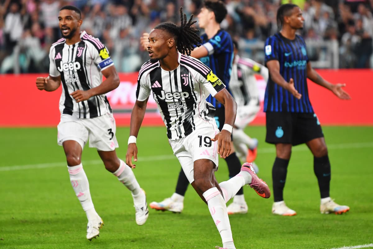 Juventus and Inter players celebrate during the match.