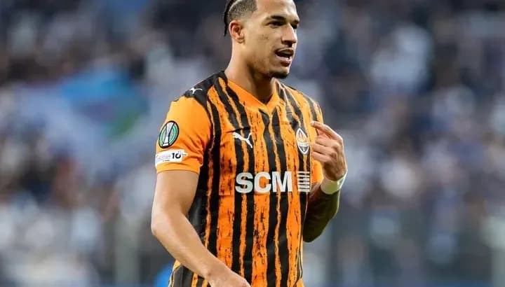 Player in Shakhtar Donetsk kit during match