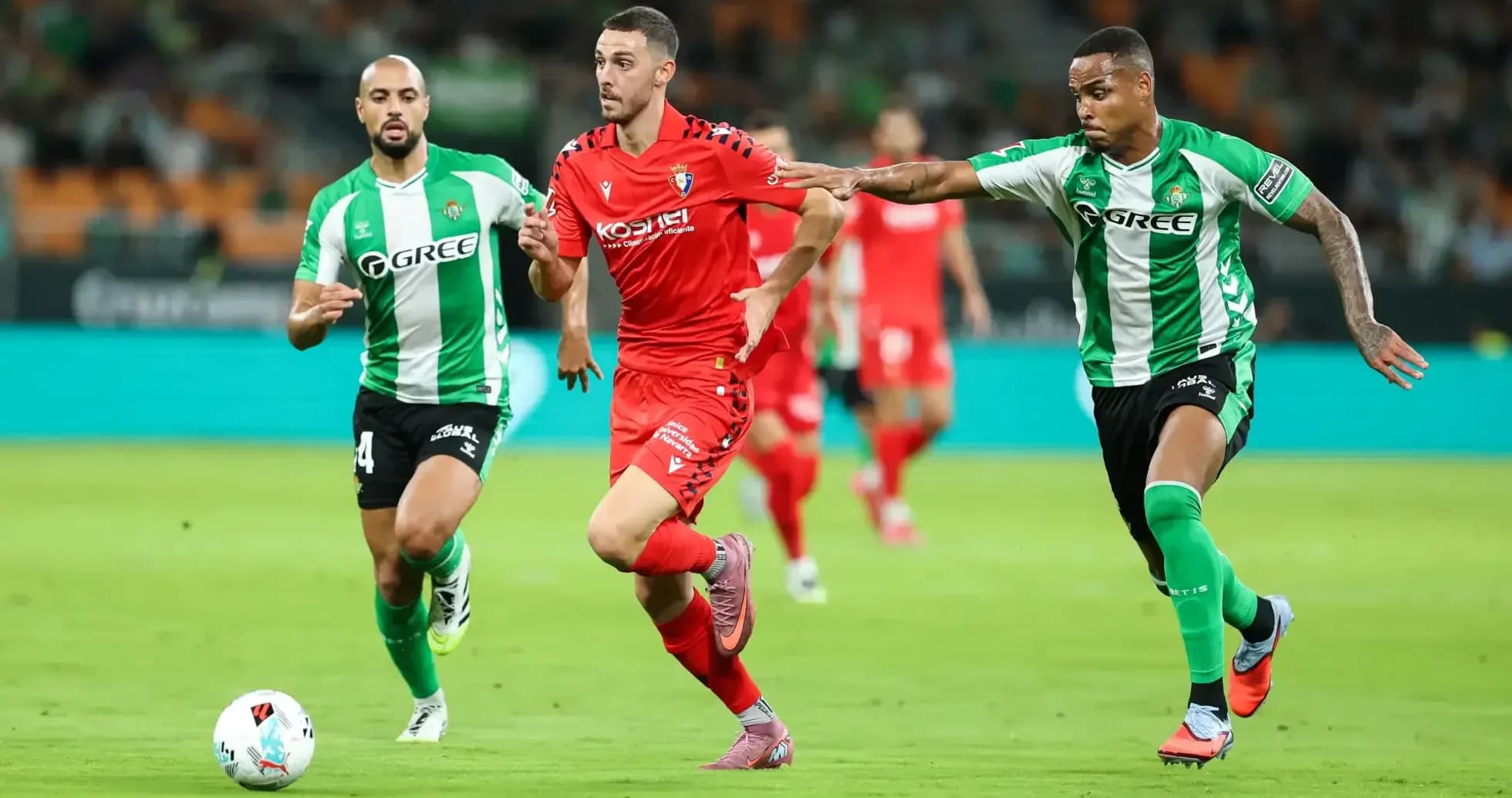 Osasuna player sprinting against Real Betis defenders