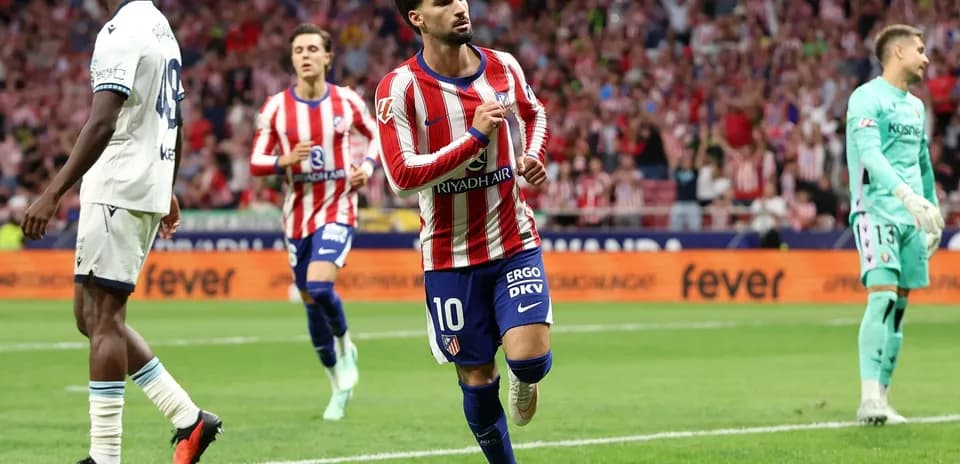 Atletico Madrid player celebrating goal against Osasuna