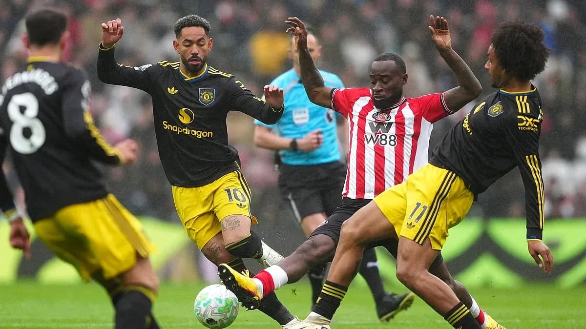 Players competing for the ball during match
