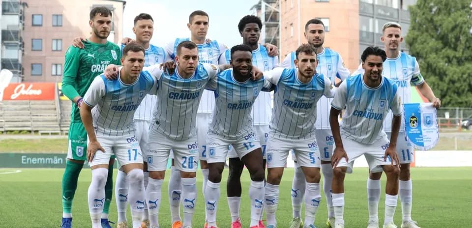 Universitatea Craiova team photo before the match
