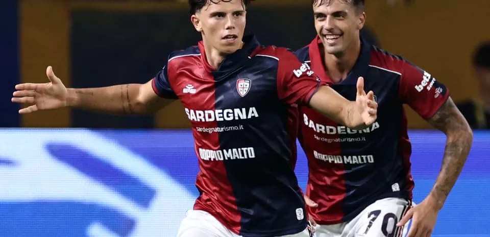 Cagliari players celebrating a goal during match