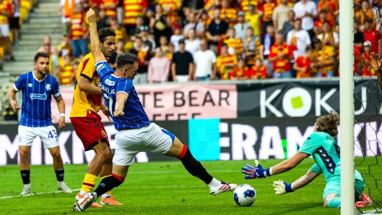 Rangers player attempts to score against Jagiellonia