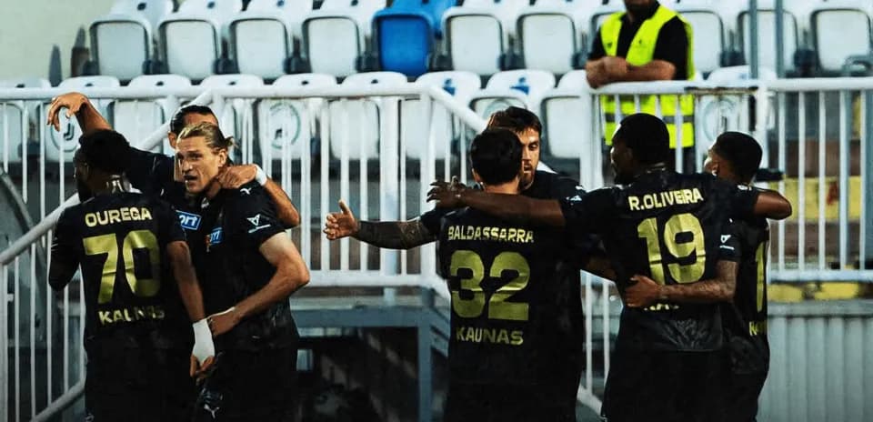 Players celebrating goal for Kauno Žalgiris