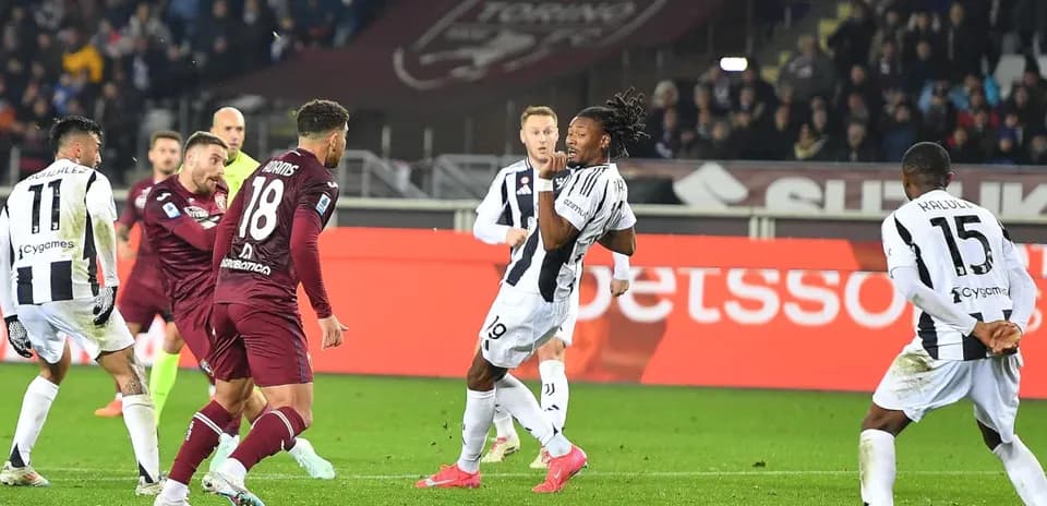 Players competing in Torino vs Juventus match