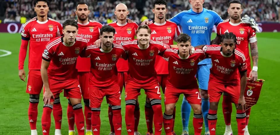 Benfica team photo before UEFA Europa League match