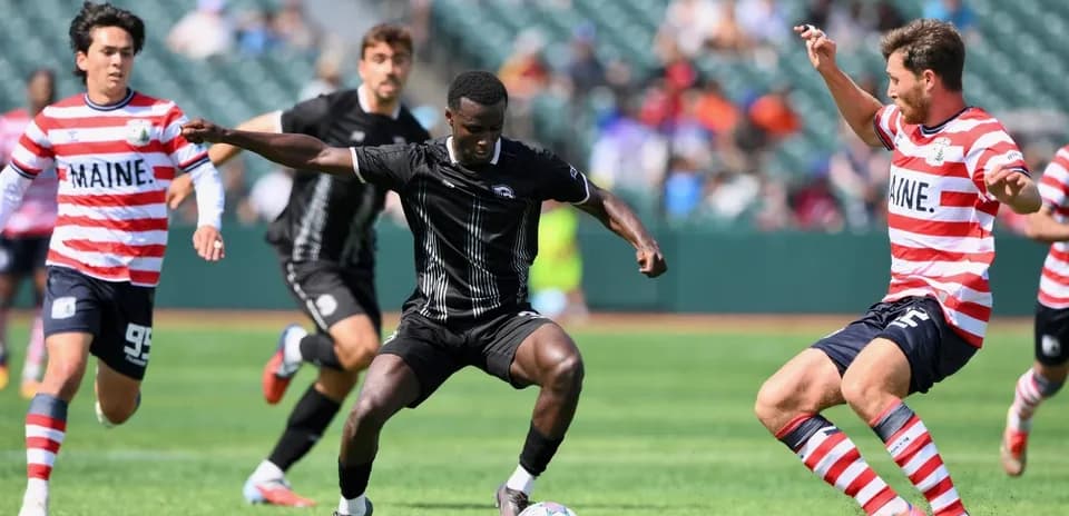 Players competing for the ball in USL match