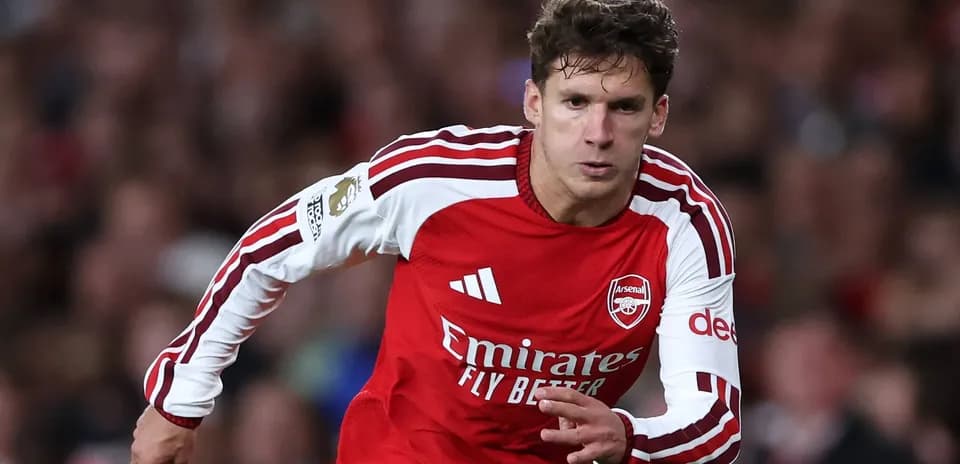 Player in Arsenal kit sprinting on the field