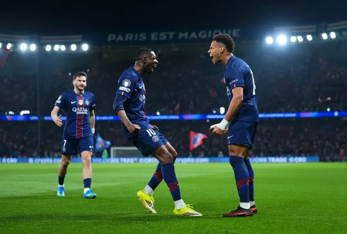 Players celebrating during PSG match