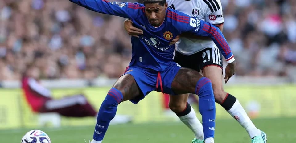 Player challenge during Fulham vs Manchester United match