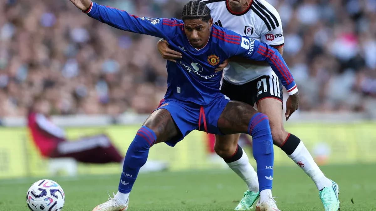 Player challenge during Fulham vs Manchester United match