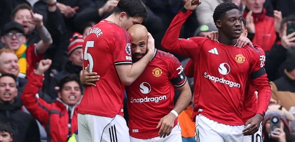 Live commentary graphic for Manchester United vs West Ham.