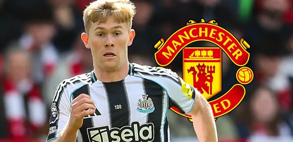 Newcastle player running with Manchester United logo behind