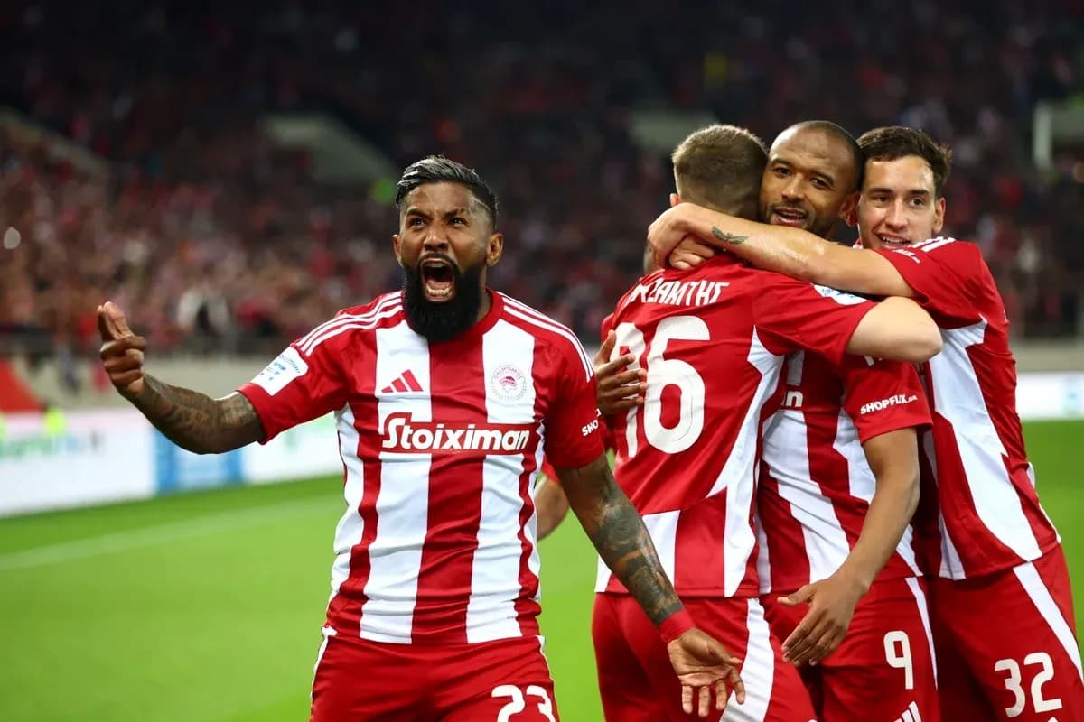 Olympiakos players celebrating a goal during match