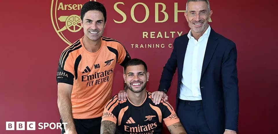 Manager and players at Arsenal signing event