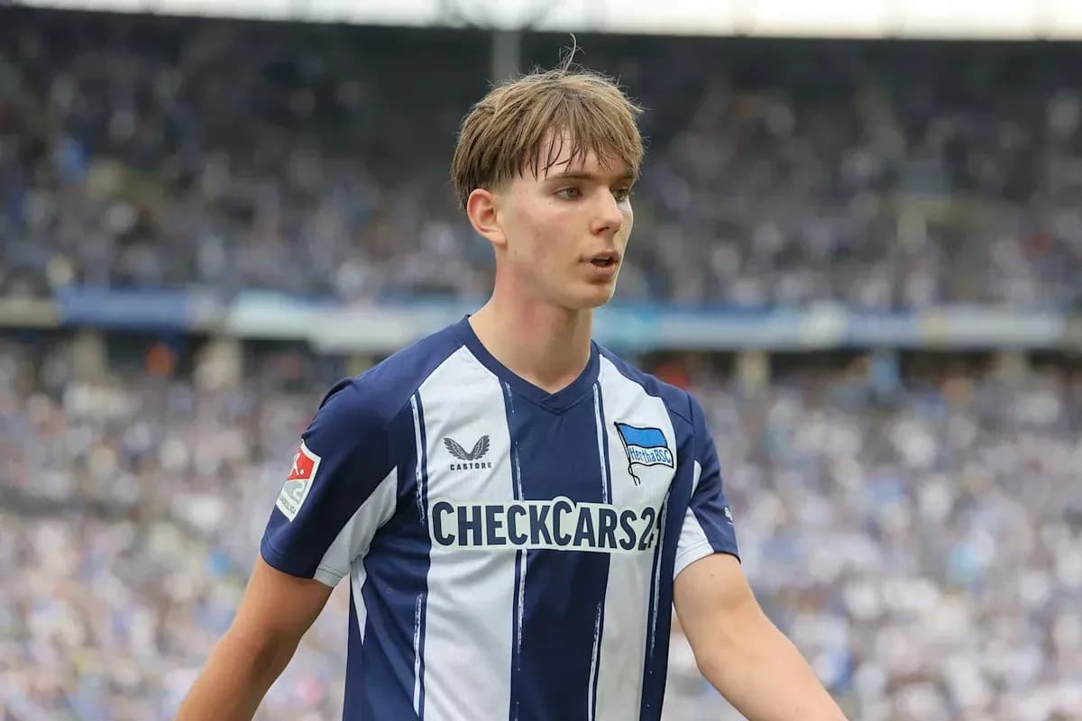 Player in Hertha BSC kit during match