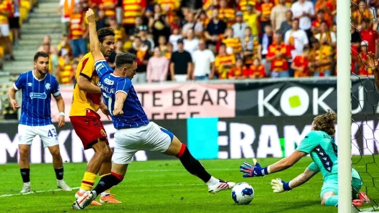 Player scoring a goal during Jagiellonia match