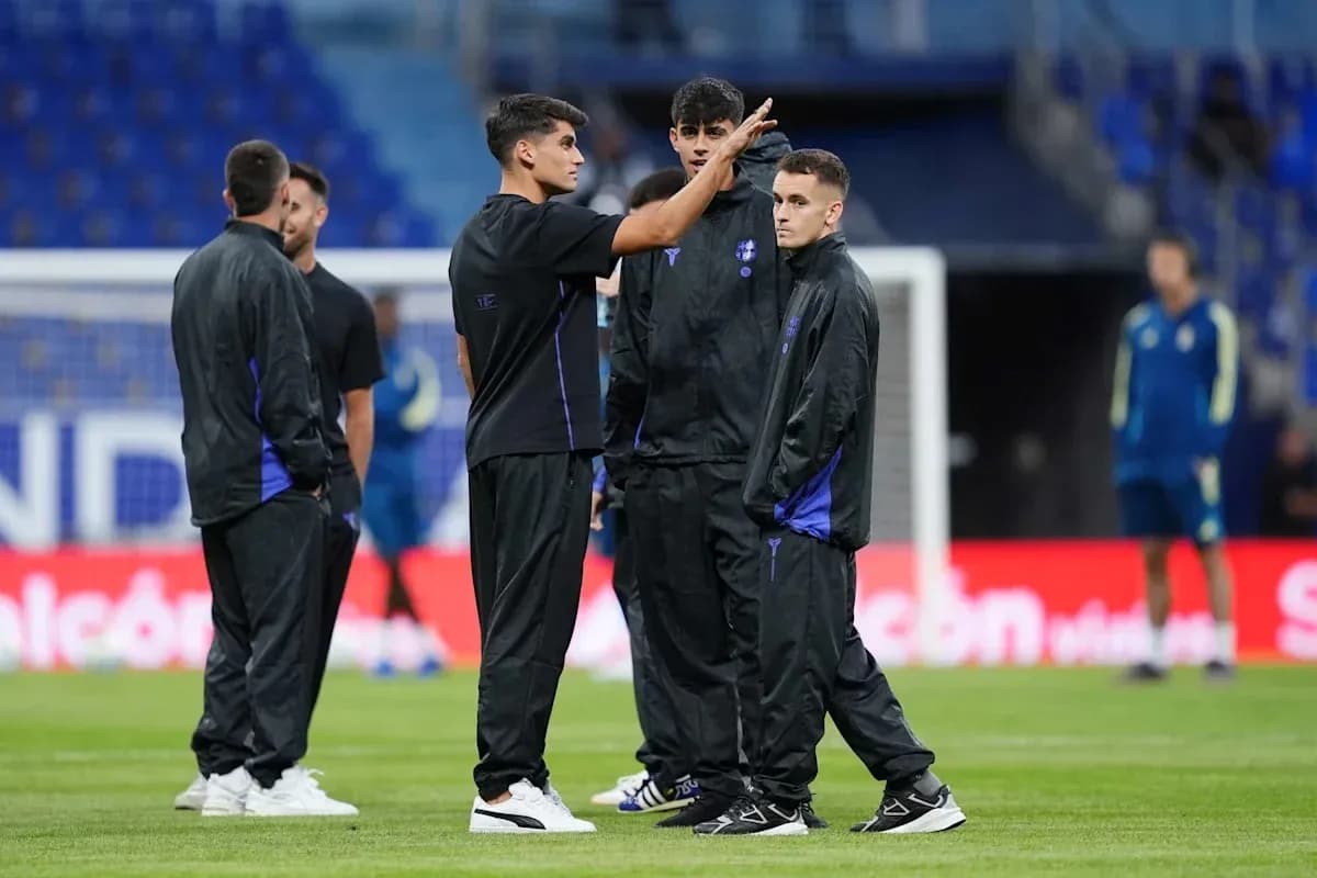 Players discussing on the pitch before training session