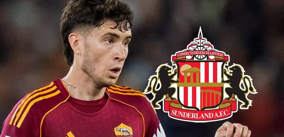 Player in Roma kit with Sunderland A.F.C. logo