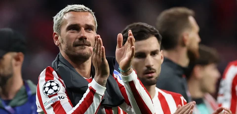 Players applauding fans after the match