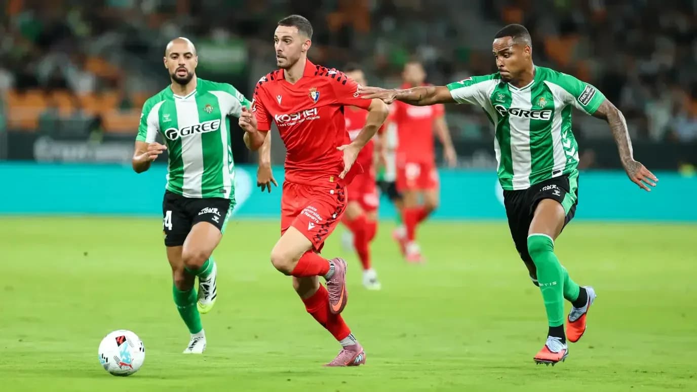 Osasuna player dribbling past Real Betis defenders