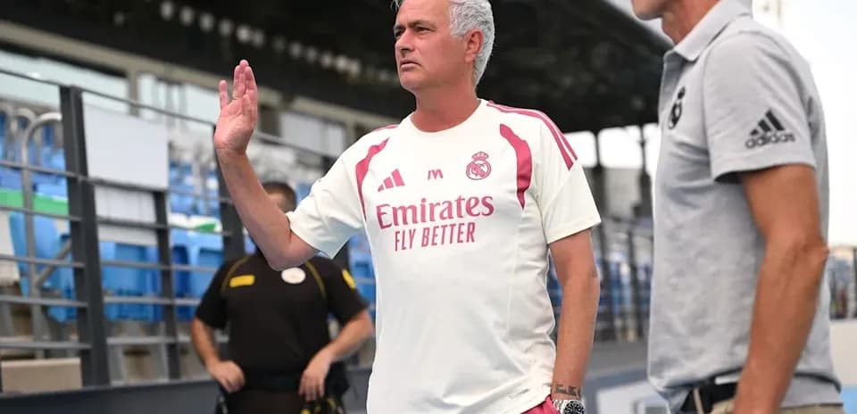 Coach speaking with staff during training session