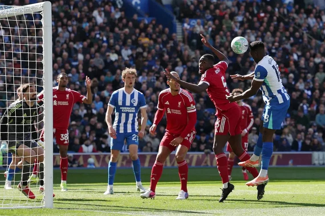 Players contesting for the ball during match