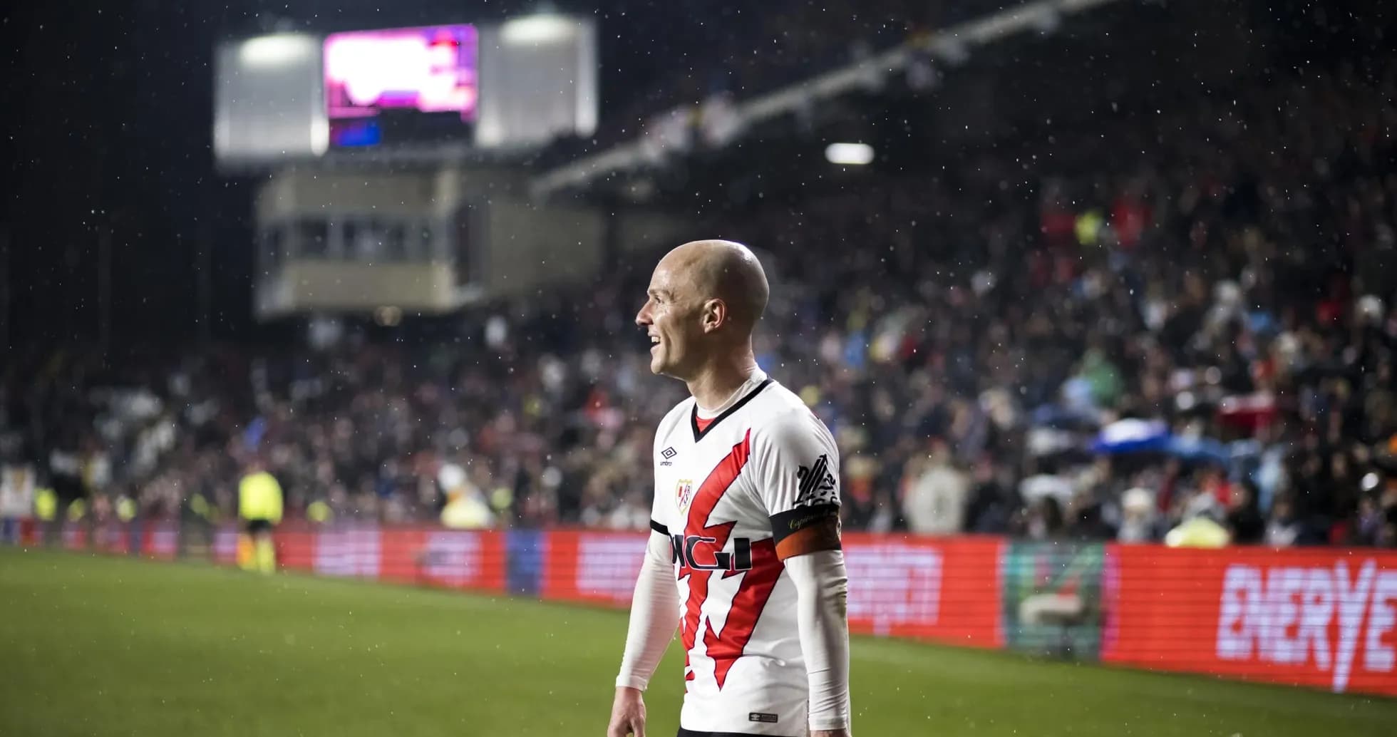 Rayo Vallecano player celebrating in the rain