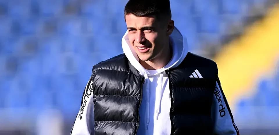 Player wearing puffer vest at stadium