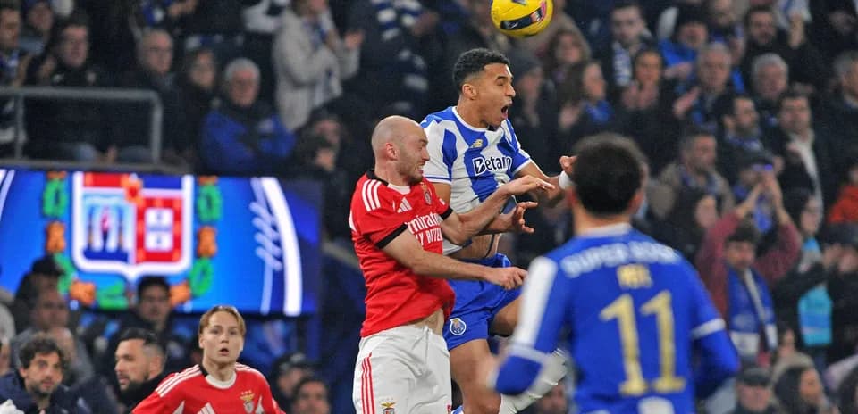 Players contesting for the ball during match action