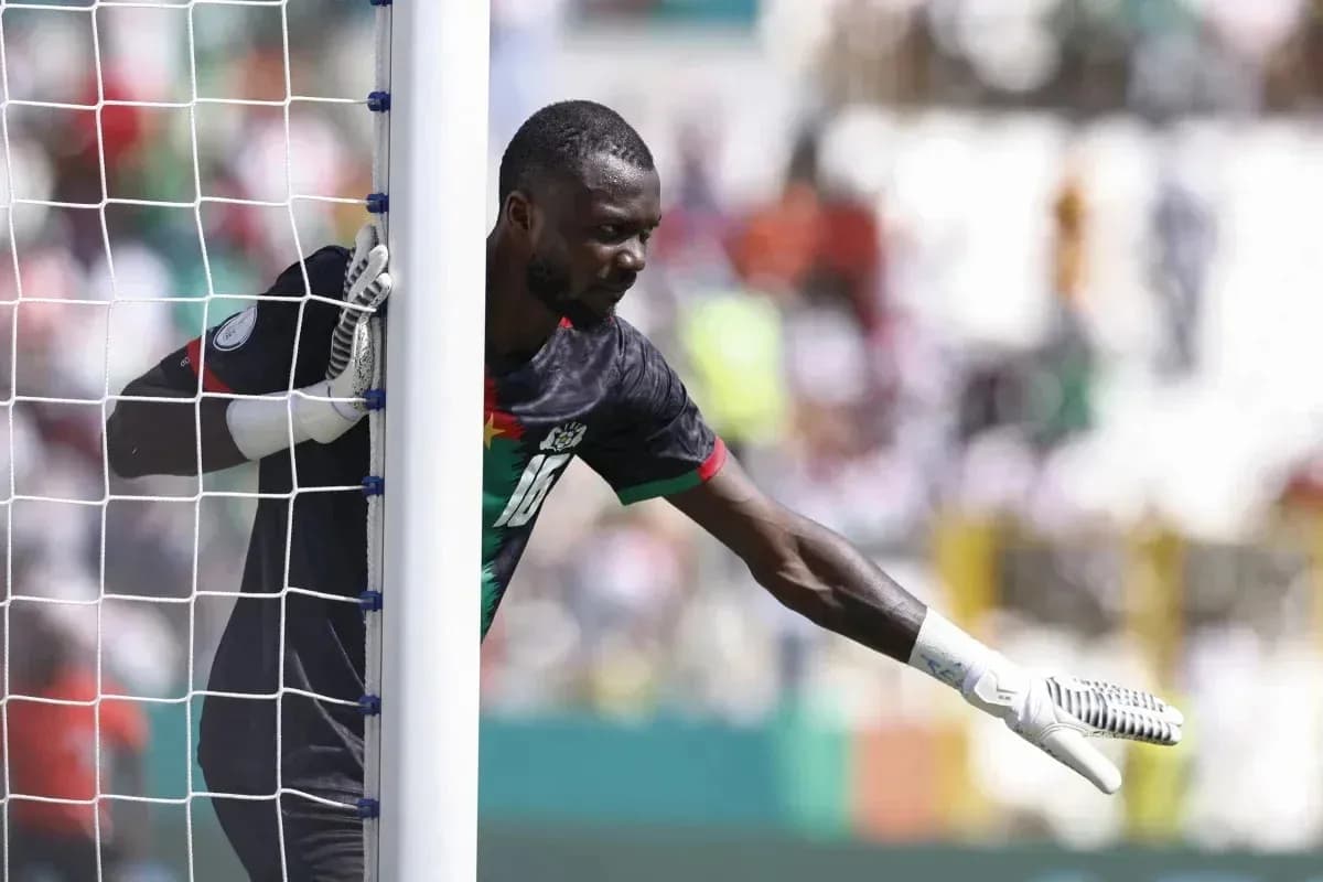 Goalkeeper signaling from behind the goal post